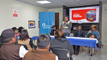 Minera Bateas impulsa programa de formación docente en instituciones educativas de Caylloma